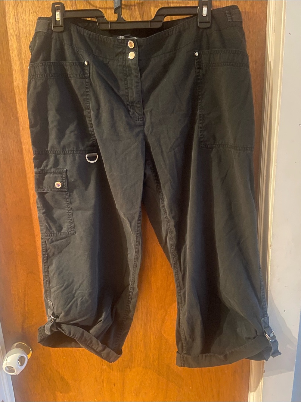 Jones New York Black Women’s Cropped Cargo Capris Size 16W